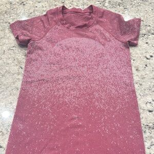 Lululemon Athletica Red Fitted T-Shirt with Polo Neck and Short Sleeves